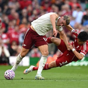 硬仗不行？阿森纳7600万新援0射门+染黄！3次争顶均失败，评分倒2